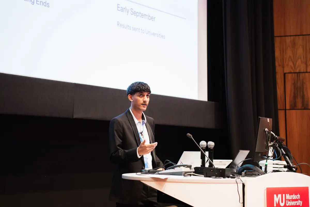 Everest tutor explaining a concept on the big screen